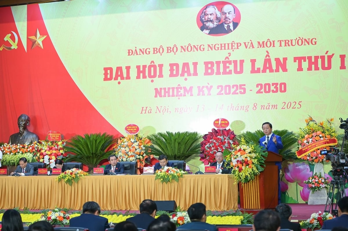Phó Thủ tướng Chính phủ Trần Hồng Hà phát biểu chỉ đạo, định hướng cho Đảng bộ Bộ Nông nghiệp và Môi trường nhiệm kỳ 2025-2030. Ảnh: Tùng Đinh. Phó Thủ tướng Chính phủ Trần Hồng Hà phát biểu chỉ đạo, định hướng cho Đảng bộ Bộ Nông nghiệp và Môi trường nhiệm kỳ 2025-2030. Ảnh: Tùng Đinh.