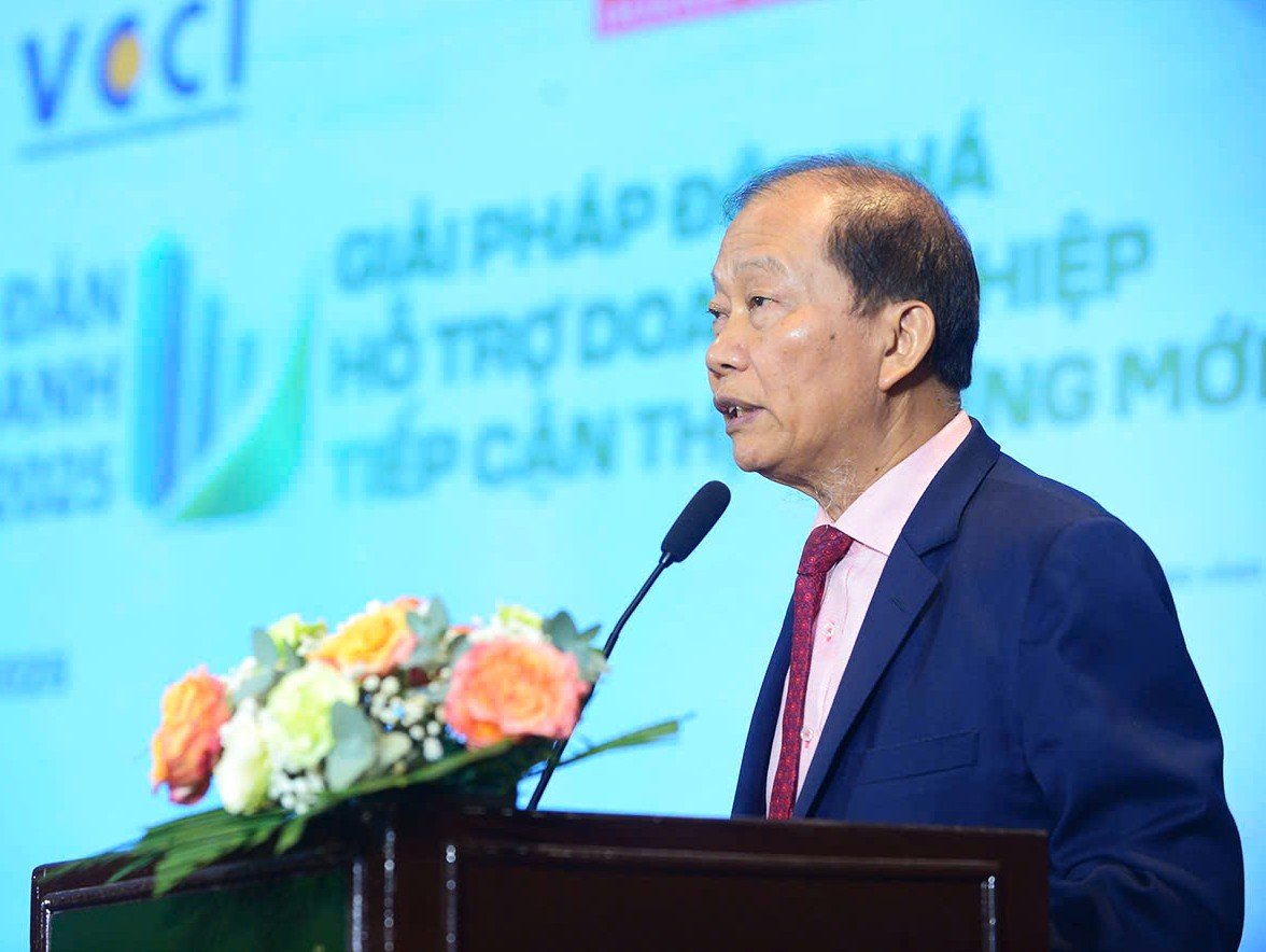 Ông Hoàng Quang Phòng, Phó Chủ tịch Liên đoàn Thương mại và Công nghiệp Việt Nam phát biểu khai mạc Diễn đàn. Ảnh: Trung Dũng.