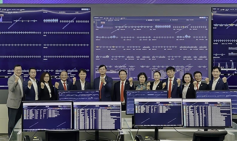 Đoàn công tác cấp cao Agribank thăm và làm việc tại Trung tâm Công nghệ thông tin của NongHyup Bank. Ảnh: Agribank.