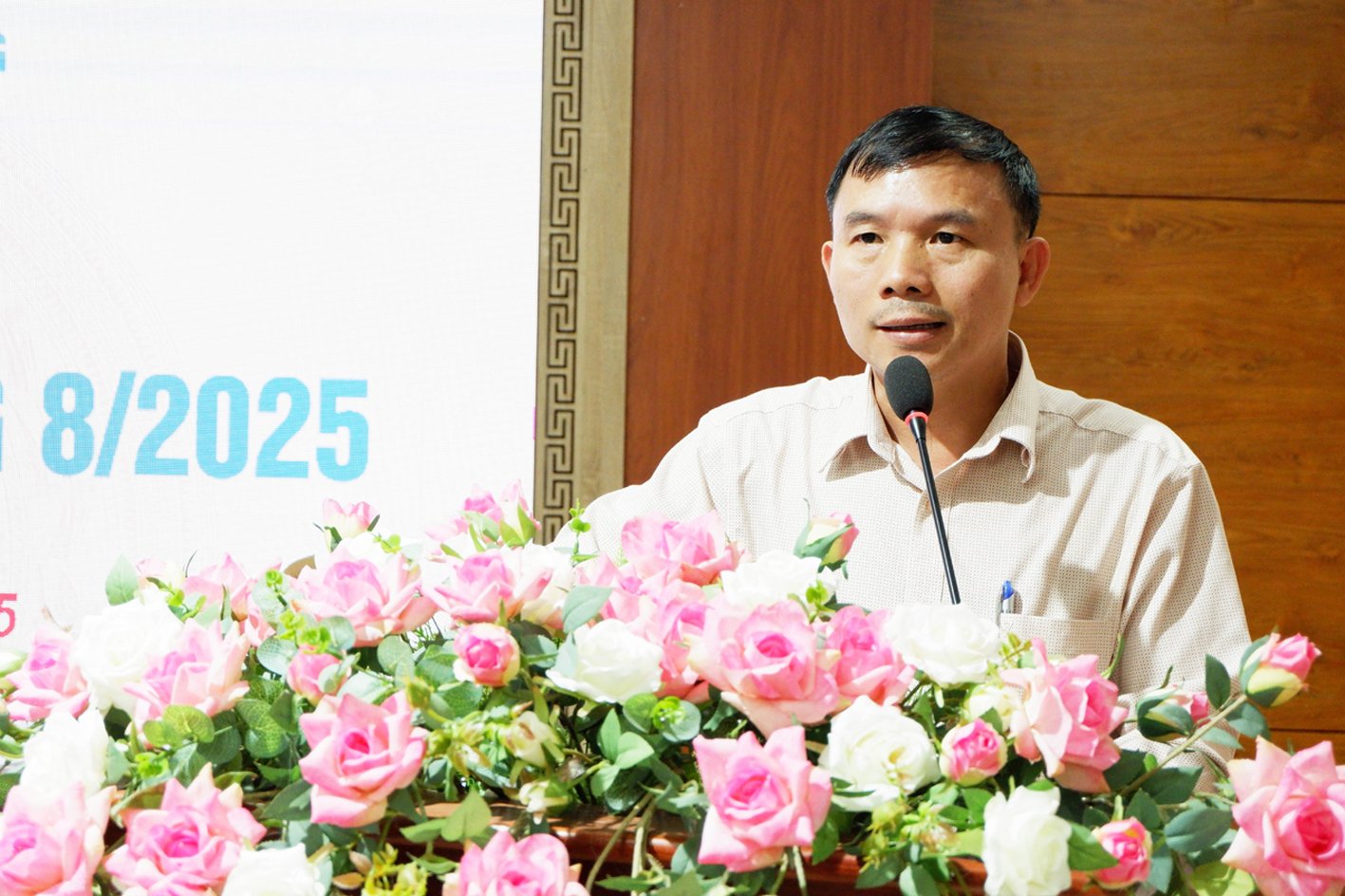 Ông Nguyễn Hắc Hiển, Chi cục trưởng Chi cục Trồng trọt và Bảo vệ thực vật trình bày tham luận tại Hội nghị. Ảnh: Tuấn Trần.