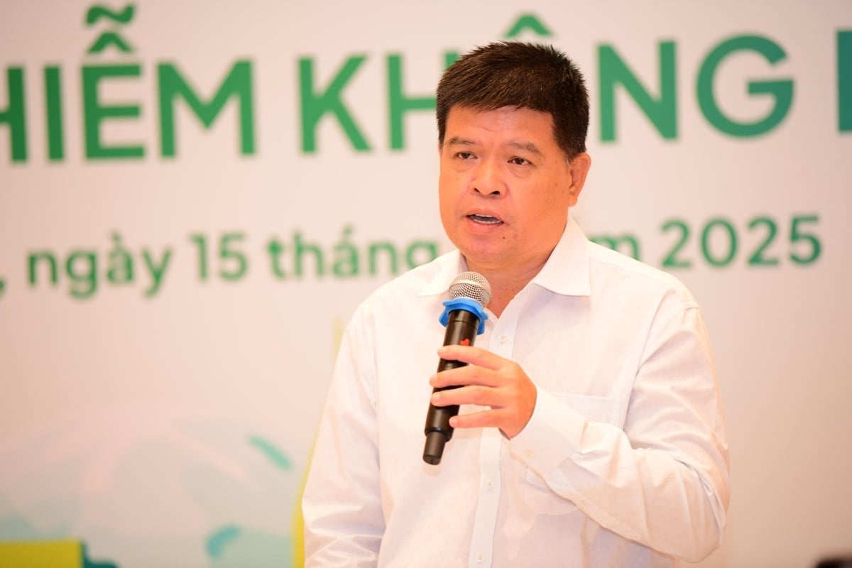 Ông Bùi Hòa An - Phó Giám đốc Sở Xây dựng TP.HCM cho biết, để kéo giảm ô nhiễm không khí, TP đang đồng thời triển khai hai đề án lớn là giảm phương tiện giao thông cá nhân và giảm phát thải. Ảnh: Quang Định.