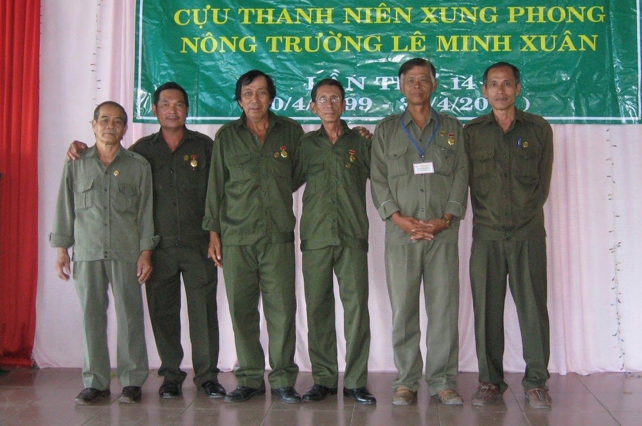 Những cựu TNXP Nông trường Lê Minh Xuân vẫn định kỳ tổ chức gặp mặt ôn lại những năm tháng hào hùng xưa. Ảnh: Hồng Thuỷ. Những cựu TNXP Nông trường Lê Minh Xuân vẫn định kỳ tổ chức gặp mặt ôn lại những năm tháng hào hùng xưa. Ảnh: Hồng Thuỷ.