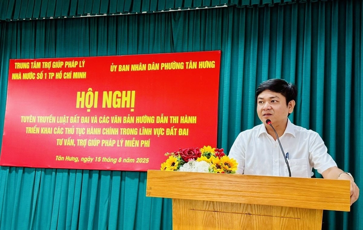 Ông Nguyễn Minh Thiện - Phó Chủ tịch UBND phường Tân Hưng phát biểu khai mạc Hội nghị. Ảnh: Đình Du.