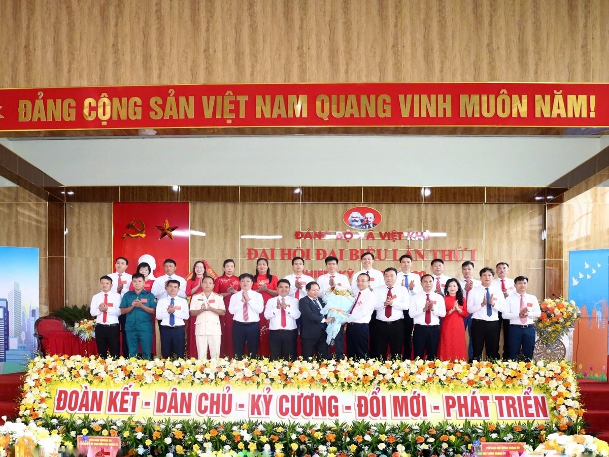 Ra mắt Ban Chấp hành Đảng bộ xã Việt Khê, nhiệm kỳ 2025 - 2030. Ảnh: Phương Mai.