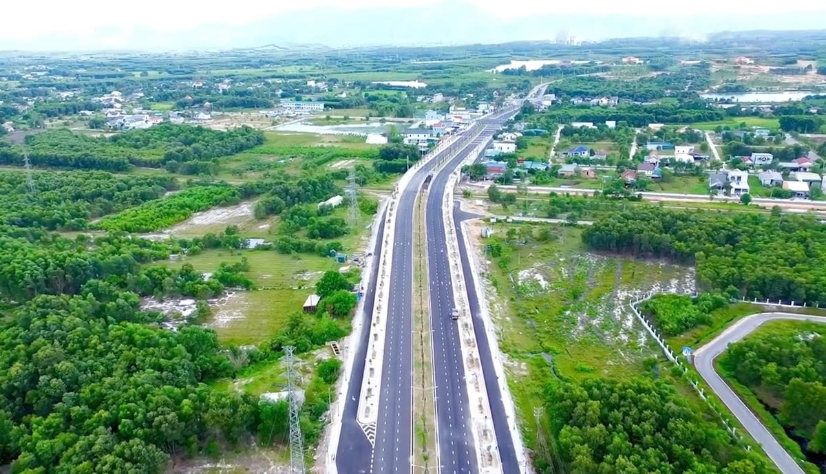 Dự án đường cứu hộ cứu nạn Phong Điền - Điền Lộc đã hoàn thành. Ảnh: Văn Dinh.