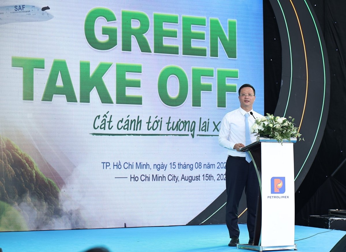 Cục trưởng Cục Hàng không Việt Nam, ông Uông Việt Dũng phát biểu tại sự kiện. Ảnh: Petrolimex.