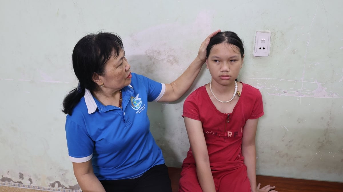 Đều đặn hàng năm, cháu Quỳnh đều được hỗ trợ của Chi hội phụ nữ. Ảnh: Thanh Tâm.