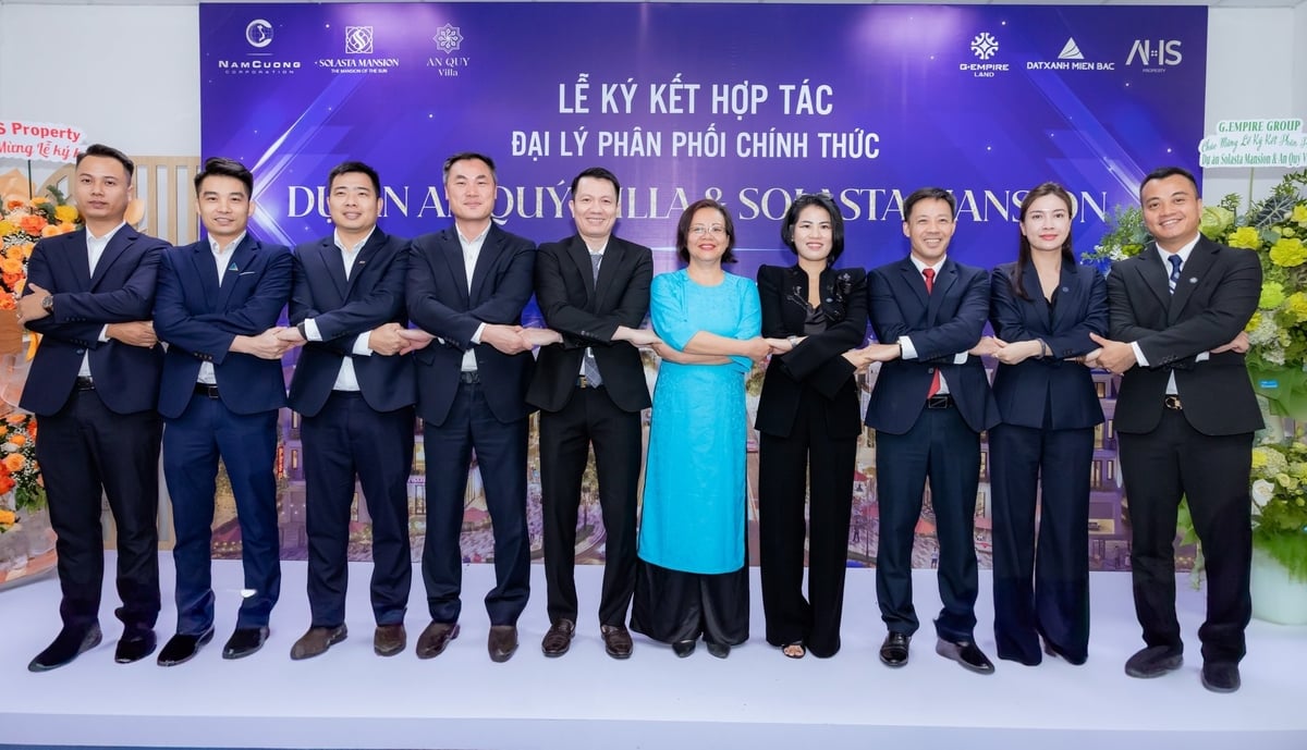 Khoảnh khắc ký kết ghi dấu cột mốc quan trọng, mở ra hợp tác chiến lược giữa Tập đoàn Nam Cường và các đối tác. Ảnh: CĐT.