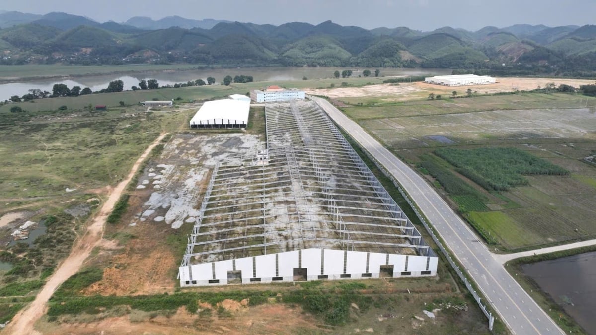 Nhiều dự án đầu tư dở dang xong để phơi mưa, phơi nắng suốt nhiều năm. Ảnh: Đình Tiệp.
