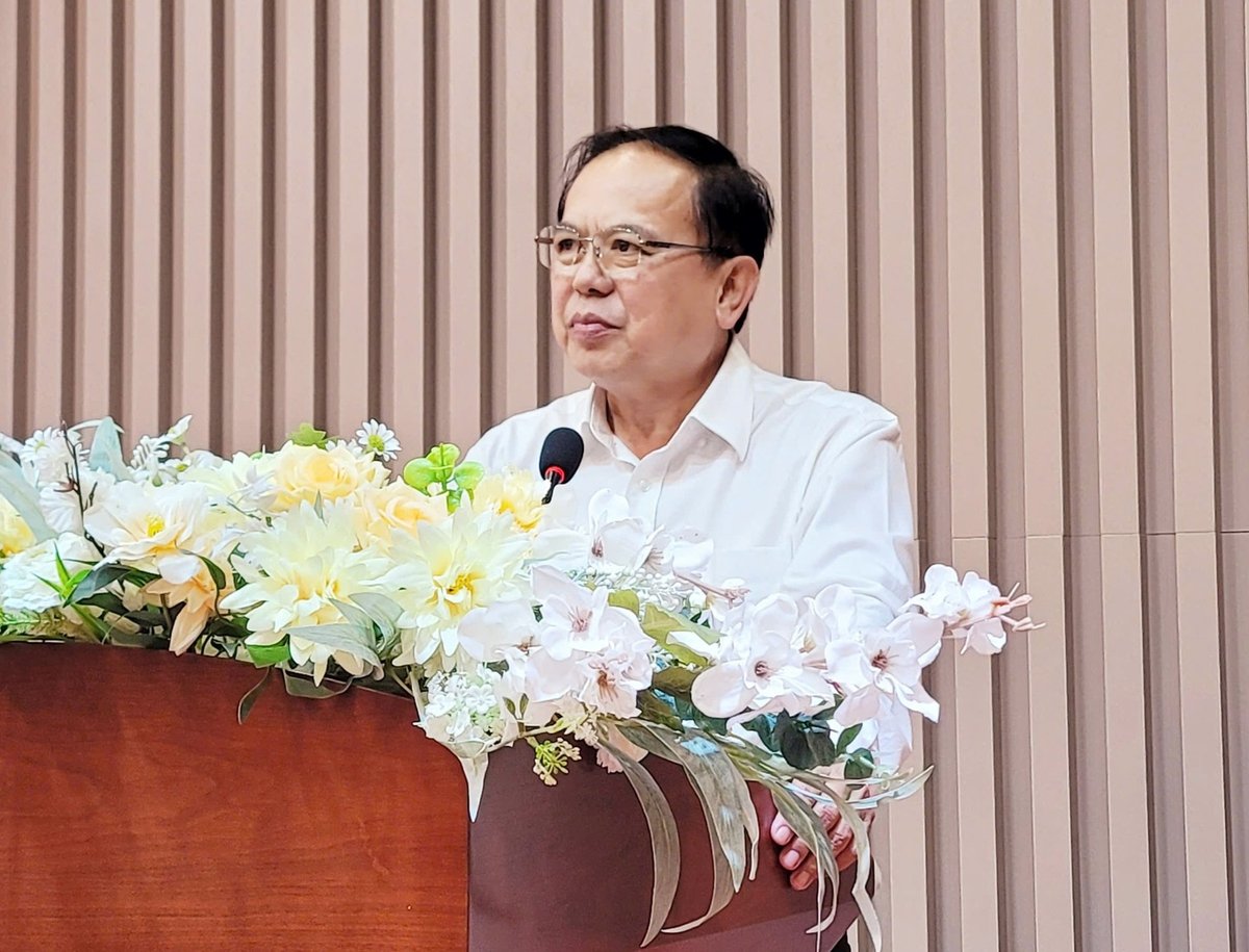 Ông Huỳnh Minh Nhựt - Chủ tịch Hiệp hội Môi trường đô thị và khu công nghiệp Việt Nam phát biểu tại hội thảo. Ảnh: Quan Hưng.