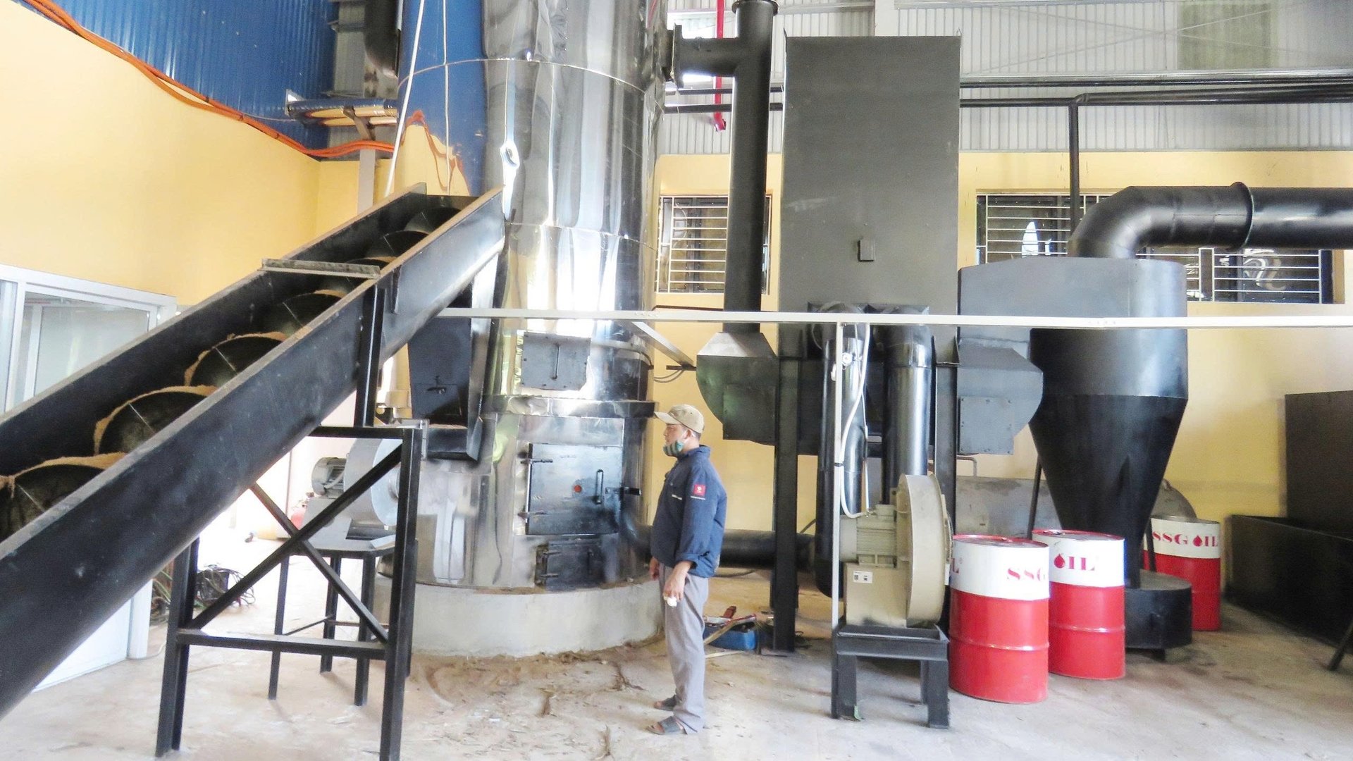 Dây chuyền sấy hiện đại mới được đầu tư để nâng cao chất lượng sản phẩm mủ cao su. Ảnh: T. Phùng. Dây chuyền sấy hiện đại mới được đầu tư để nâng cao chất lượng sản phẩm mủ cao su. Ảnh: T. Phùng.