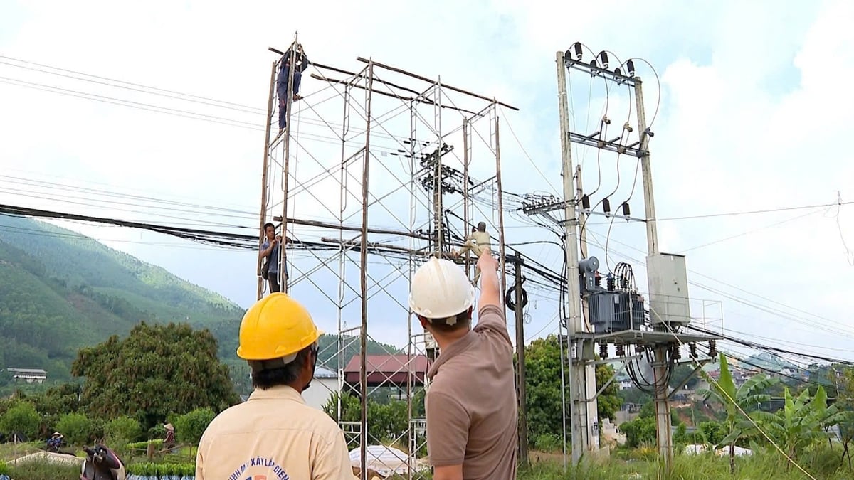 Dự án đi qua địa phận tỉnh Lào Cai gần 140 km, trải dài qua 13 xã, với 273 vị trí móng cột và 132 khoảng néo. Ảnh: Thanh Ngà.