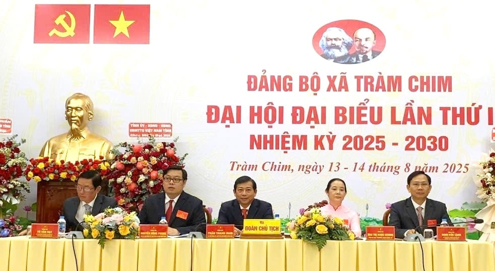 Đảng bộ xã Tràm Chim, tỉnh Đồng Tháp tổ chức Đại hội đại biểu lần thứ I, đề ra nhiều mục tiêu phát triển kinh tế, xã hội gắn với du lịch sinh thái. Ảnh: Lê Hoàng Vũ.
