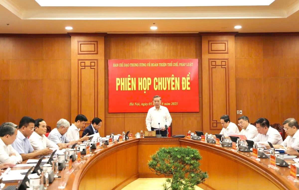 Tổng Bí thư Tô Lâm lưu ý, cần nghiên cứu, đánh giá, nhận diện đầy đủ những khó khăn, vướng mắc trong lĩnh vực đất đai hiện nay để xác định các phương án xử lý tổng thể, căn cơ và đồng bộ. Ảnh: VGP.