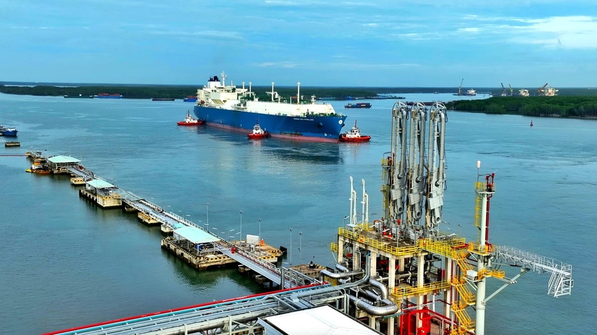 Tàu Maran Gas Achilles chở chuyến LNG nhập khẩu đầu tiên về Kho cảng LNG Thị Vải - Việt Nam. Ảnh: PV GAS.