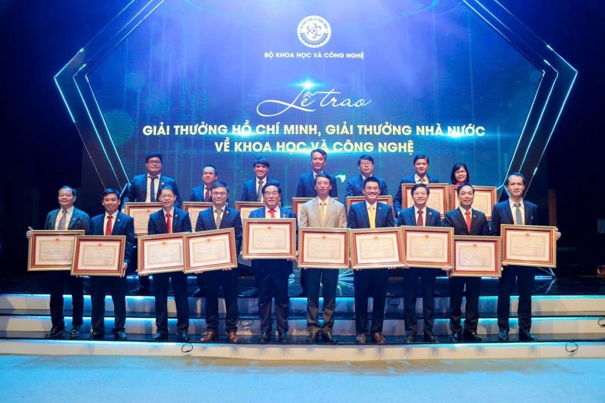 Petrovietnam vinh dự nhận các Giải thưởng Hồ Chí Minh, Giải thưởng Nhà nước về khoa học công nghệ. Ảnh: Petrovietnam.
