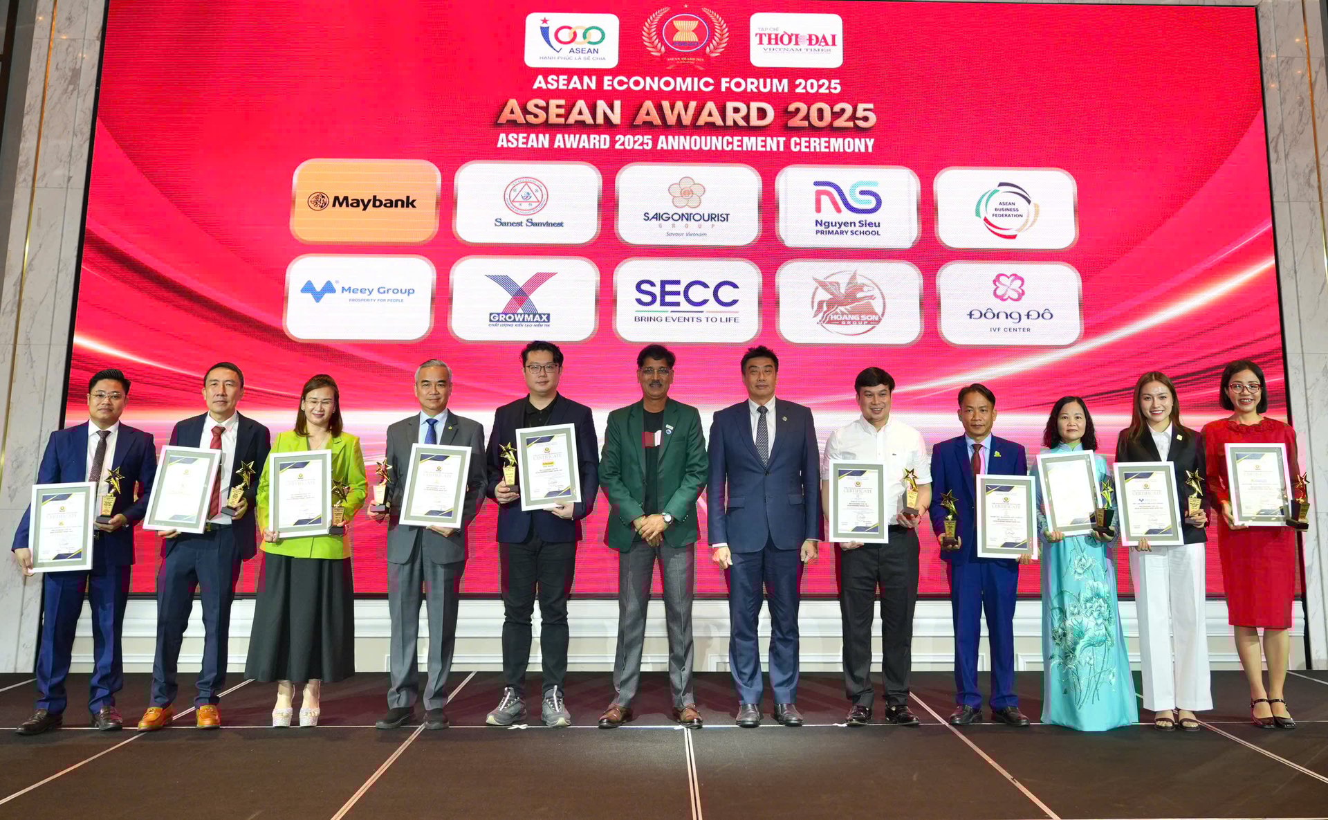 Tập đoàn GrowMax vinh dự được xướng tên trong Top 10 'Thương hiệu hàng đầu ASEAN 2025', một trong những hạng mục cao quý nhất của giải thưởng. Ảnh: PN.