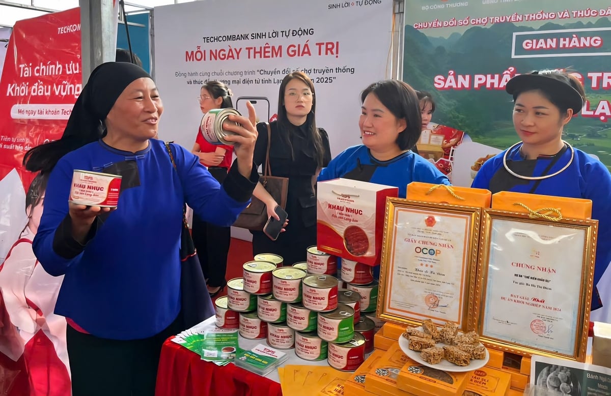 Chương trình là hoạt động để giới thiệu, quảng bá các sản phẩm OCOP, đặc sản của tỉnh Lạng Sơn. Ảnh: Hoàng Nghĩa.