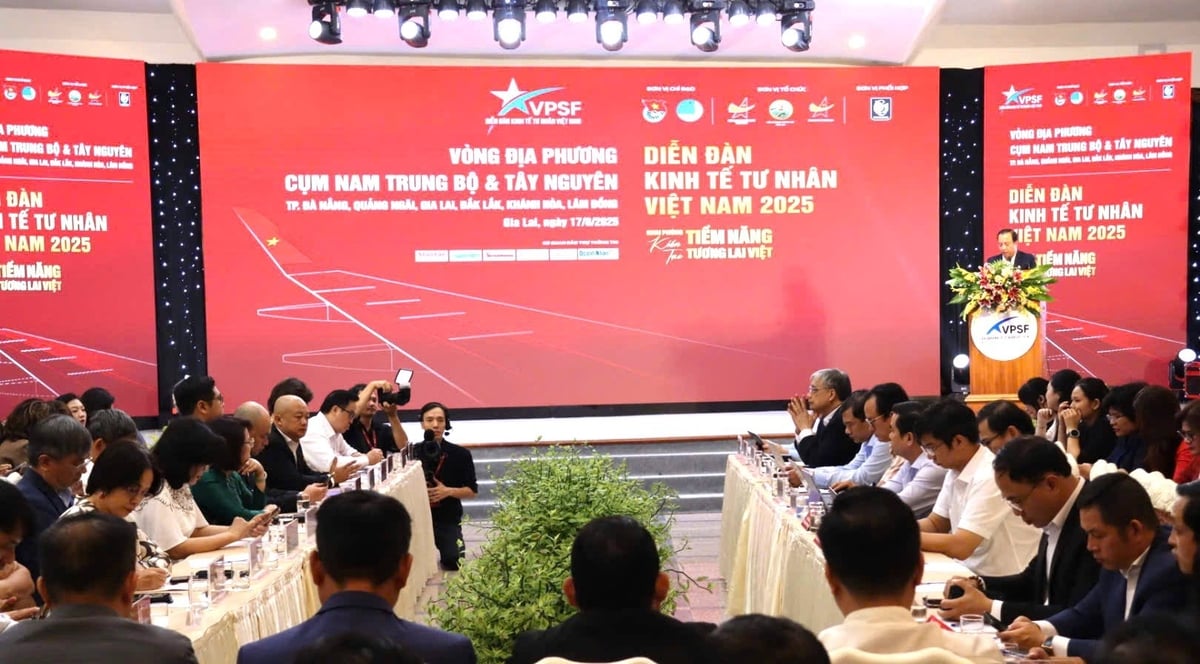 Diễn đàn Kinh tế tư nhân Việt Nam 2025 vừa diễn ra sáng 17/8 tại phường Pleiku, tỉnh Gia Lai. Ảnh: HP. Diễn đàn Kinh tế tư nhân Việt Nam 2025 vừa diễn ra sáng 17/8 tại phường Pleiku, tỉnh Gia Lai. Ảnh: HP.