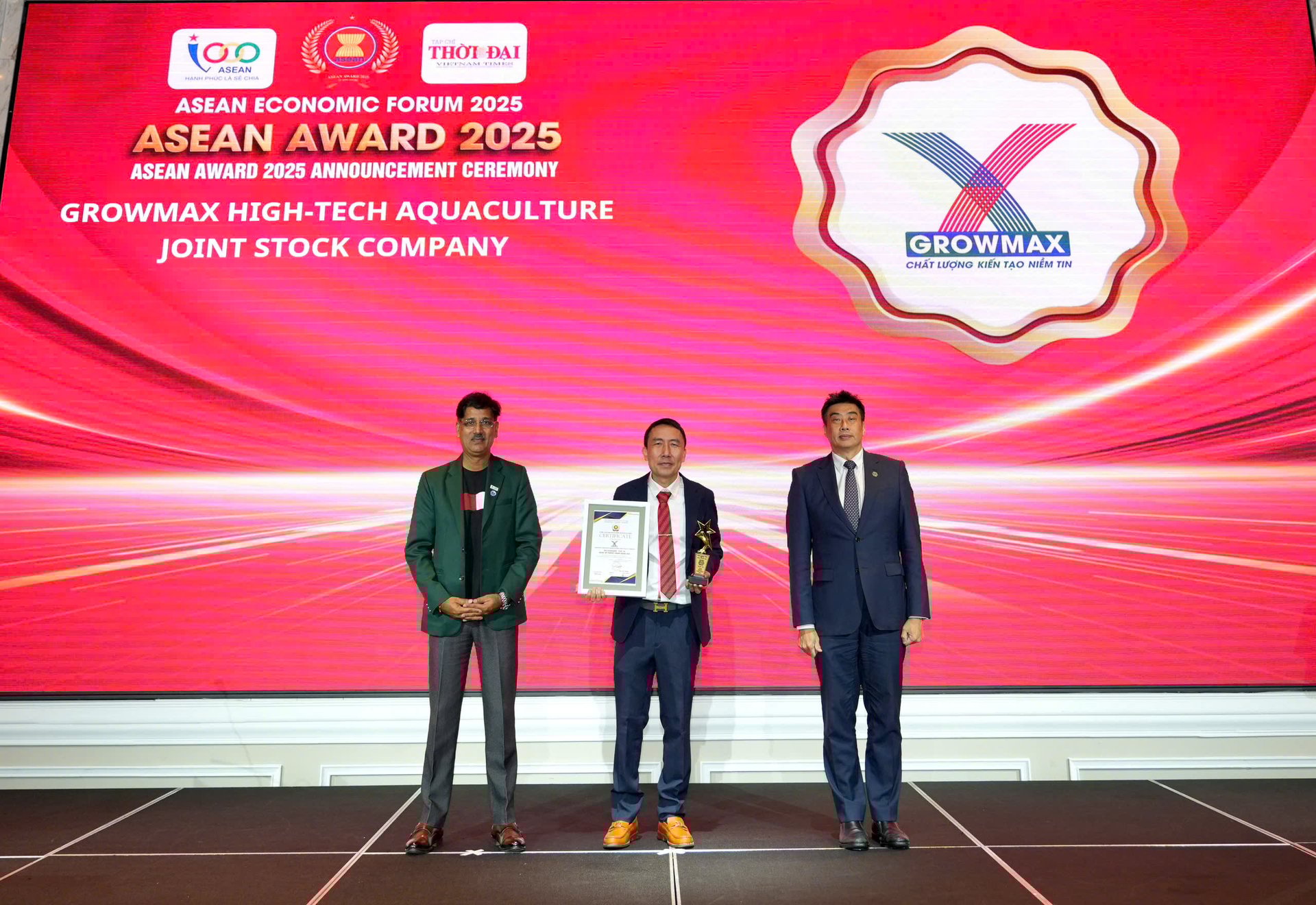 Ông Mai Văn Hoàng, Chủ tịch GrowMax cũng được vinh danh 'Nhà lãnh đạo giỏi ASEAN 2025'. Ảnh: PN.