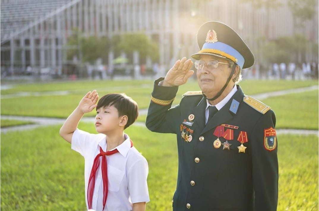 'Việt Nam - Tự hào tiếp bước tương lai' trình làng ngay lập tức nhận được nhiều lời khen ngợi, thực sự gây xúc động và truyền cảm hứng, lan tỏa tinh thần yêu nước. Ảnh: BTC.