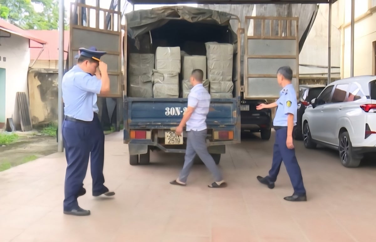 Lực lượng chức năng Lạng Sơn phát hiện, thu giữ hơn 1 tấn thuốc bảo vệ thực vật không rõ nguồn gốc, xuất xứ. Ảnh: Anh Quý. Lực lượng chức năng Lạng Sơn phát hiện, thu giữ hơn 1 tấn thuốc bảo vệ thực vật không rõ nguồn gốc, xuất xứ. Ảnh: Anh Quý.