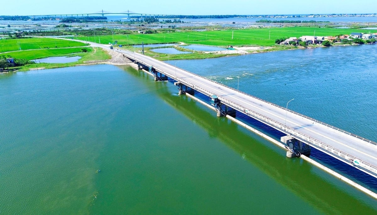 Đập Thảo Long ở TP. Huế là đập ngăn mặn, giữ ngọt lớn nhất khu vực Đông Nam Á. Ảnh: Văn Dinh. Đập Thảo Long ở TP. Huế là đập ngăn mặn, giữ ngọt lớn nhất khu vực Đông Nam Á. Ảnh: Văn Dinh.