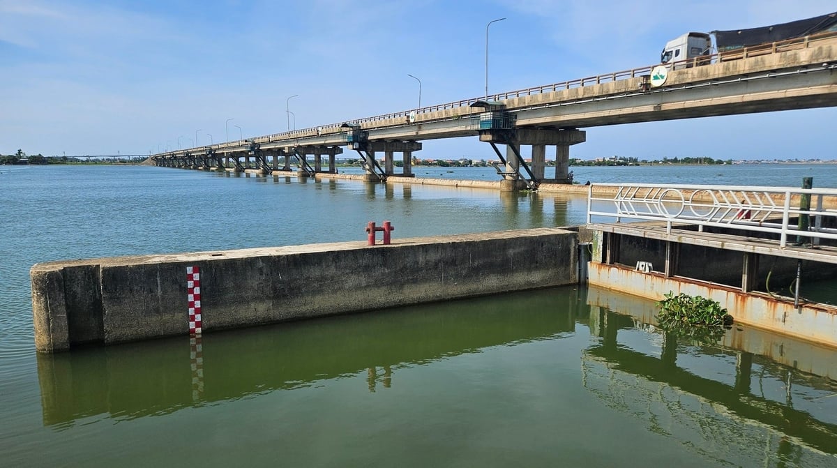 Việc sửa chữa, nâng cấp đập Thảo Long là cần thiết và cấp bách. Ảnh: Văn Dinh. Việc sửa chữa, nâng cấp đập Thảo Long là cần thiết và cấp bách. Ảnh: Văn Dinh.