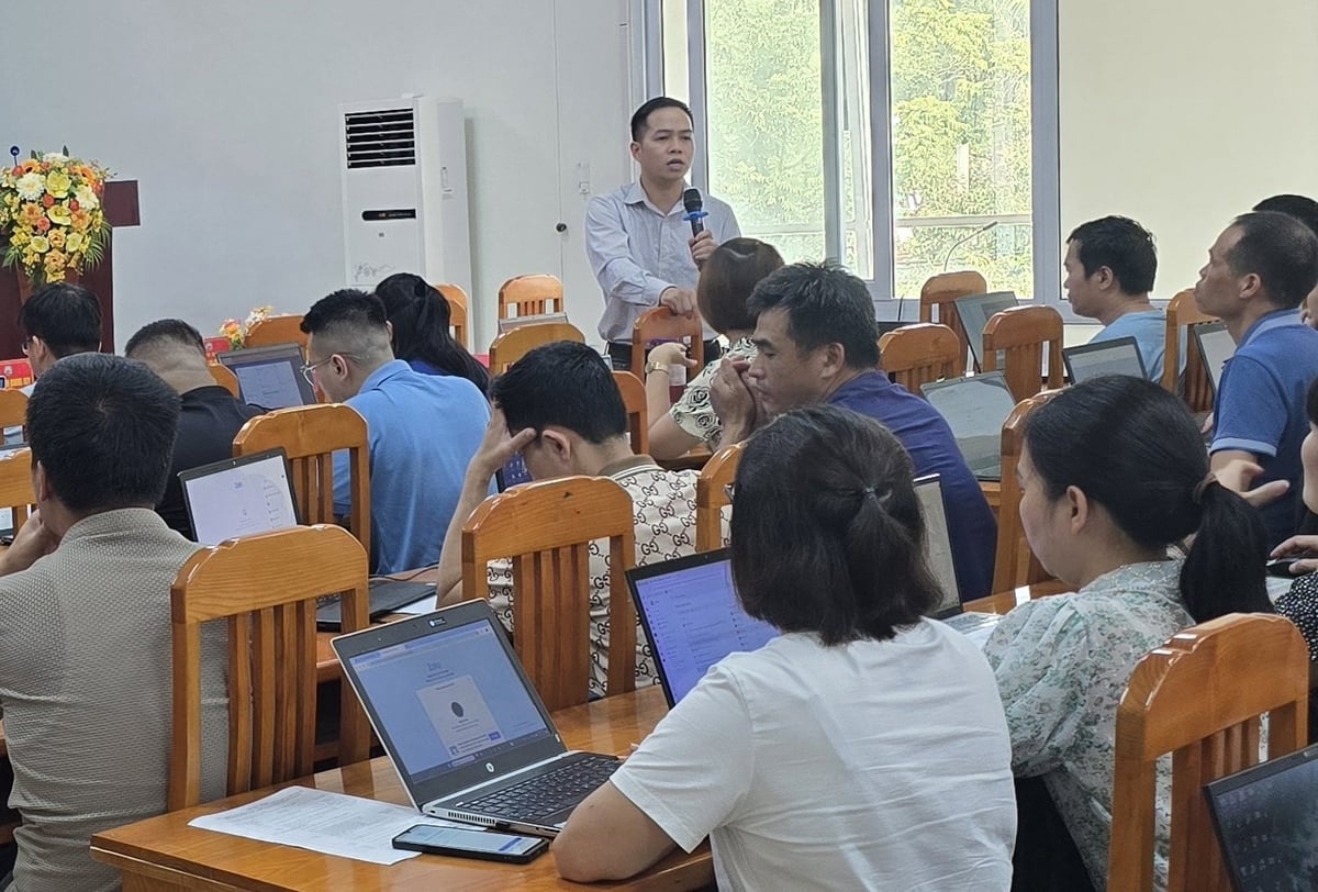 Lạng Sơn tiếp tục mở các lớp tập huấn để nâng cao chất lượng nguồn nhân lực công nghệ thông tin phục vụ chuyển đổi số. Ảnh: Hoàng Nghĩa. Lạng Sơn tiếp tục mở các lớp tập huấn để nâng cao chất lượng nguồn nhân lực công nghệ thông tin phục vụ chuyển đổi số. Ảnh: Hoàng Nghĩa.