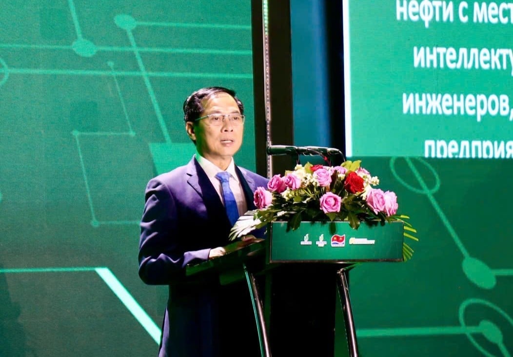 Phó Thủ tướng Chính phủ Bùi Thanh Sơn phát biểu chỉ đạo tại buổi lễ. Ảnh: Petrovietnam.