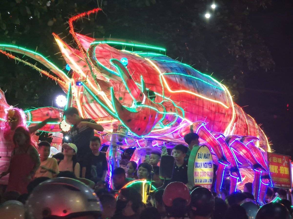 Lễ hội Trung thu Tuyên Quang đã duy trì được hơn 20 năm nay, năm nào cũng thu hút được đông đảo du khách trong và ngoài nước về đây tham quan, trải nghiệm. Lễ hội Trung thu Tuyên Quang đã duy trì được hơn 20 năm nay, năm nào cũng thu hút được đông đảo du khách trong và ngoài nước về đây tham quan, trải nghiệm.