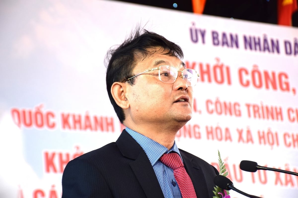 Ông Nguyễn Tự Công Hoàng, Phó Chủ tịch UBND tỉnh Gia Lai, phát biểu tại lễ khởi công dự án đầu tư xây dựng đường cất hạ cánh số 2 và các công trình đồng bộ tại khu bay Cảng hàng không Phù Cát. Ảnh: V.Đ.T. Ông Nguyễn Tự Công Hoàng, Phó Chủ tịch UBND tỉnh Gia Lai, phát biểu tại lễ khởi công dự án đầu tư xây dựng đường cất hạ cánh số 2 và các công trình đồng bộ tại khu bay Cảng hàng không Phù Cát. Ảnh: V.Đ.T.