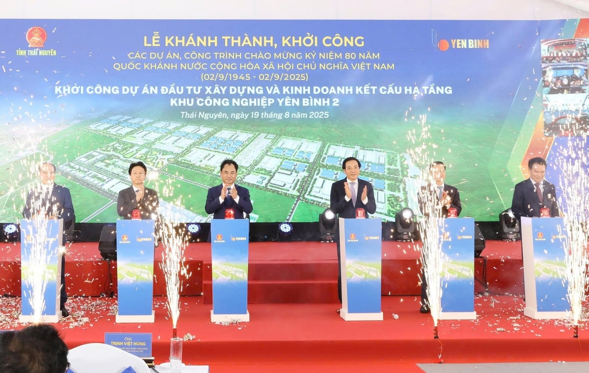 Khởi công dự án đầu tư xây dựng và kinh doanh kết cấu hạ tầng Khu công nghiệp Yên Bình 2. Ảnh: Sơn Lâm. Khởi công dự án đầu tư xây dựng và kinh doanh kết cấu hạ tầng Khu công nghiệp Yên Bình 2. Ảnh: Sơn Lâm.