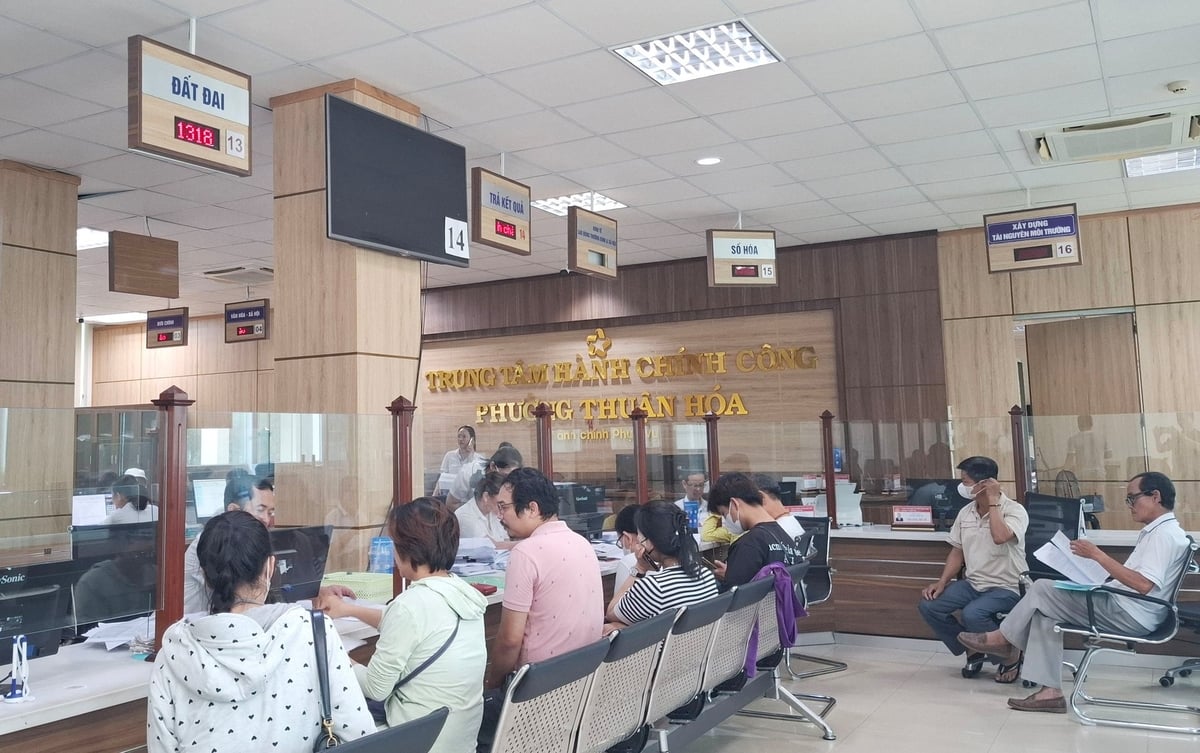 TP Huế thành lập 3 tổ công tác về hỗ trợ, hướng dẫn xử lý hồ sơ giải quyết thủ tục hành chính tồn đọng trong lĩnh vực đất đai tại UBND các xã, phường. Ảnh: Văn Dinh.