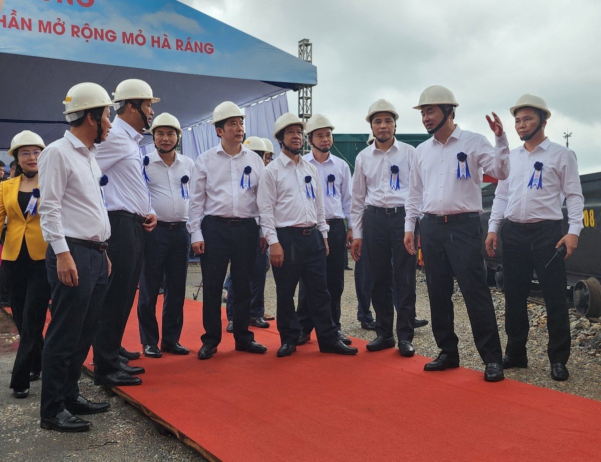 Đại biểu dự lễ khởi công. Ảnh: Cường Vũ. Đại biểu dự lễ khởi công. Ảnh: Cường Vũ.