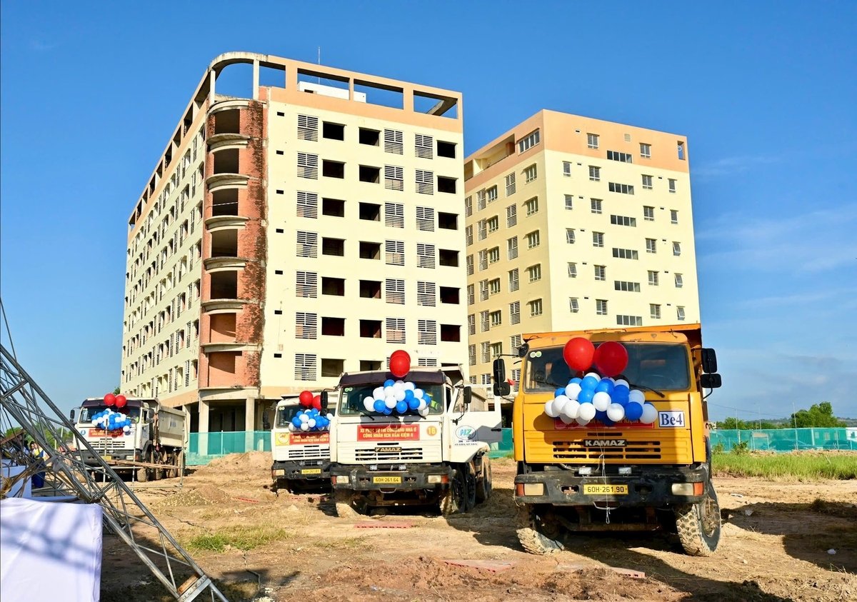 Tại Khu công nghiệp Hàm Kiệm II, tỉnh Lâm Đồng khởi công Khu nhà ở xã hội cho công nhân do Công ty Cổ phần Đầu tư Bình Tân làm chủ đầu tư. Ảnh: Nhật Phương. Tại Khu công nghiệp Hàm Kiệm II, tỉnh Lâm Đồng khởi công Khu nhà ở xã hội cho công nhân do Công ty Cổ phần Đầu tư Bình Tân làm chủ đầu tư. Ảnh: Nhật Phương.