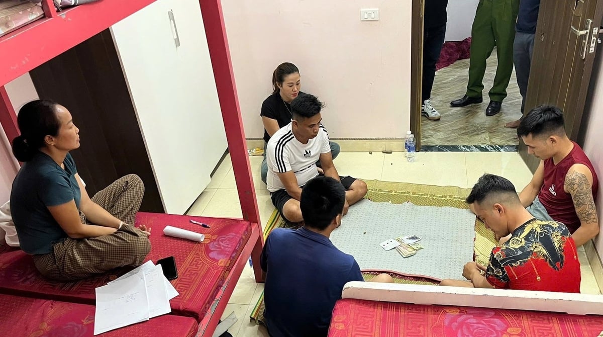 Phòng ngủ cũng được tận dụng để tổ chức đánh bạc. Ảnh: Công an tỉnh Phú Thọ. Phòng ngủ cũng được tận dụng để tổ chức đánh bạc. Ảnh: Công an tỉnh Phú Thọ.
