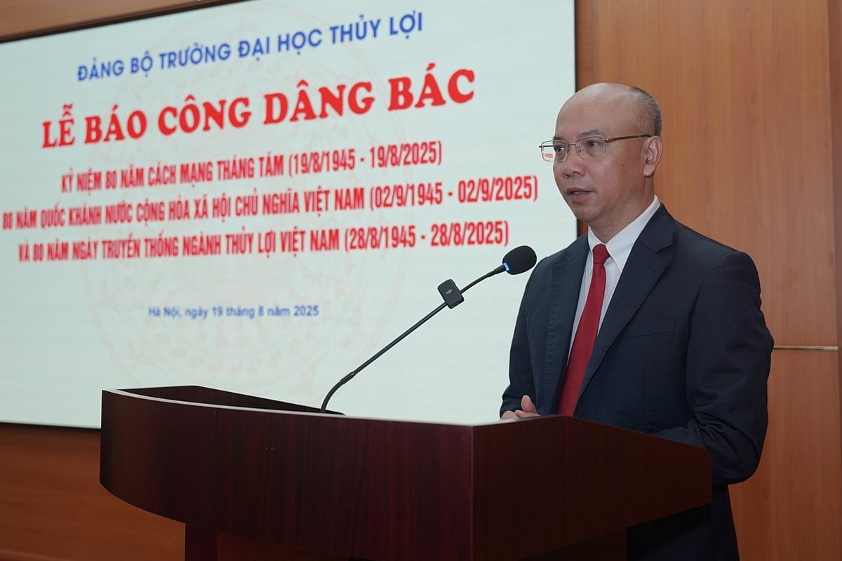 PGS.TS Nguyễn Hữu Huế, Bí thư Đảng ủy, Chủ tịch Hội đồng Trường Đại học Thủy lợi. Ảnh: Bảo Thắng.