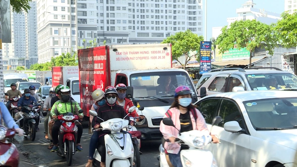 TP.HCM sẽ áp dụng kiểm định khí thải bắt buộc đối với xe máy và hạn chế xe máy không đạt chuẩn vào khu vực trung tâm. Ảnh: Hà Duyên. TP.HCM sẽ áp dụng kiểm định khí thải bắt buộc đối với xe máy và hạn chế xe máy không đạt chuẩn vào khu vực trung tâm. Ảnh: Hà Duyên.