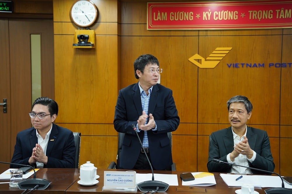 Phó Tổng Giám đốc Tổng công ty Cảng Hàng không Việt Nam - Ông Nguyễn Cao Cườngphát biểu tại Lễ ký kết. Phó Tổng Giám đốc Tổng công ty Cảng Hàng không Việt Nam - Ông Nguyễn Cao Cườngphát biểu tại Lễ ký kết.