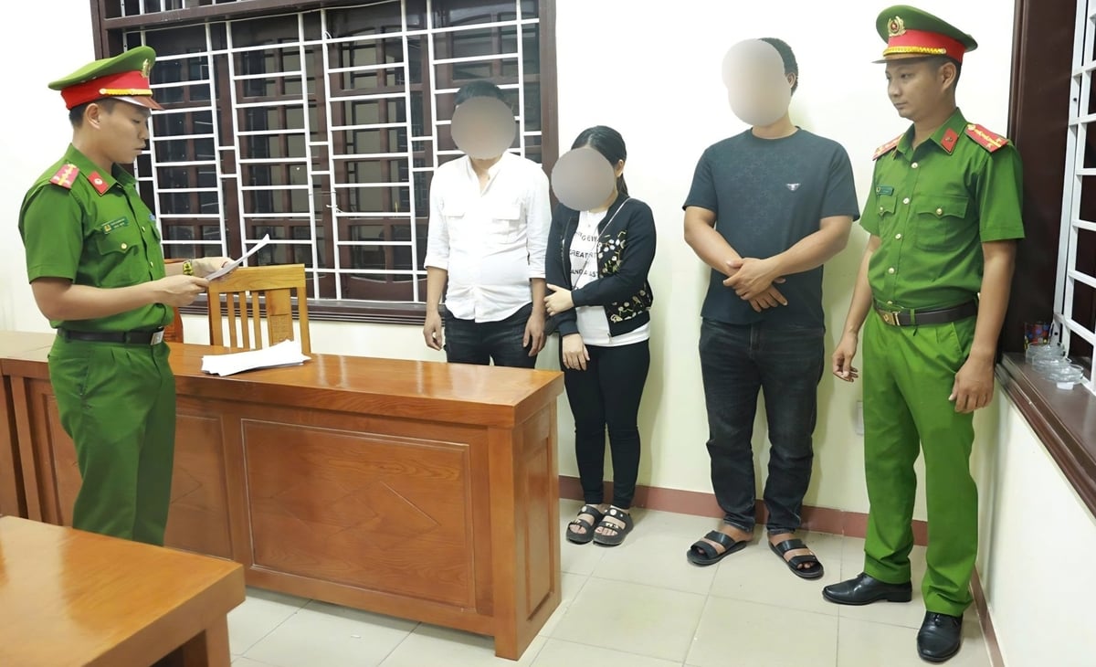 Các đối tượng bị bắt giữ. Ảnh: Trần Khôi. Các đối tượng bị bắt giữ. Ảnh: Trần Khôi.