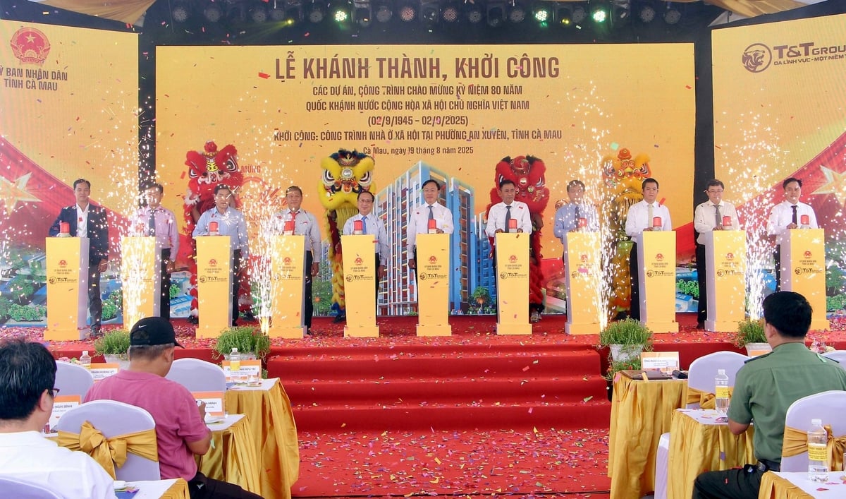 Các đại biểu thực hiện nghi lễ khởi công công trình nhà ở xã hội tại phường An Xuyên, tỉnh Cà Mau. Các đại biểu thực hiện nghi lễ khởi công công trình nhà ở xã hội tại phường An Xuyên, tỉnh Cà Mau.