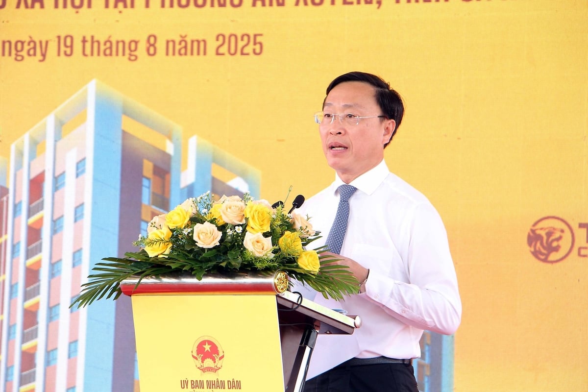Ông Huỳnh Hữu Trí, Ủy viên Ban Thường vụ Tỉnh ủy, Phó Chủ tịch UBND tỉnh Cà Mau phát biểu tại lễ khởi công. Ông Huỳnh Hữu Trí, Ủy viên Ban Thường vụ Tỉnh ủy, Phó Chủ tịch UBND tỉnh Cà Mau phát biểu tại lễ khởi công.