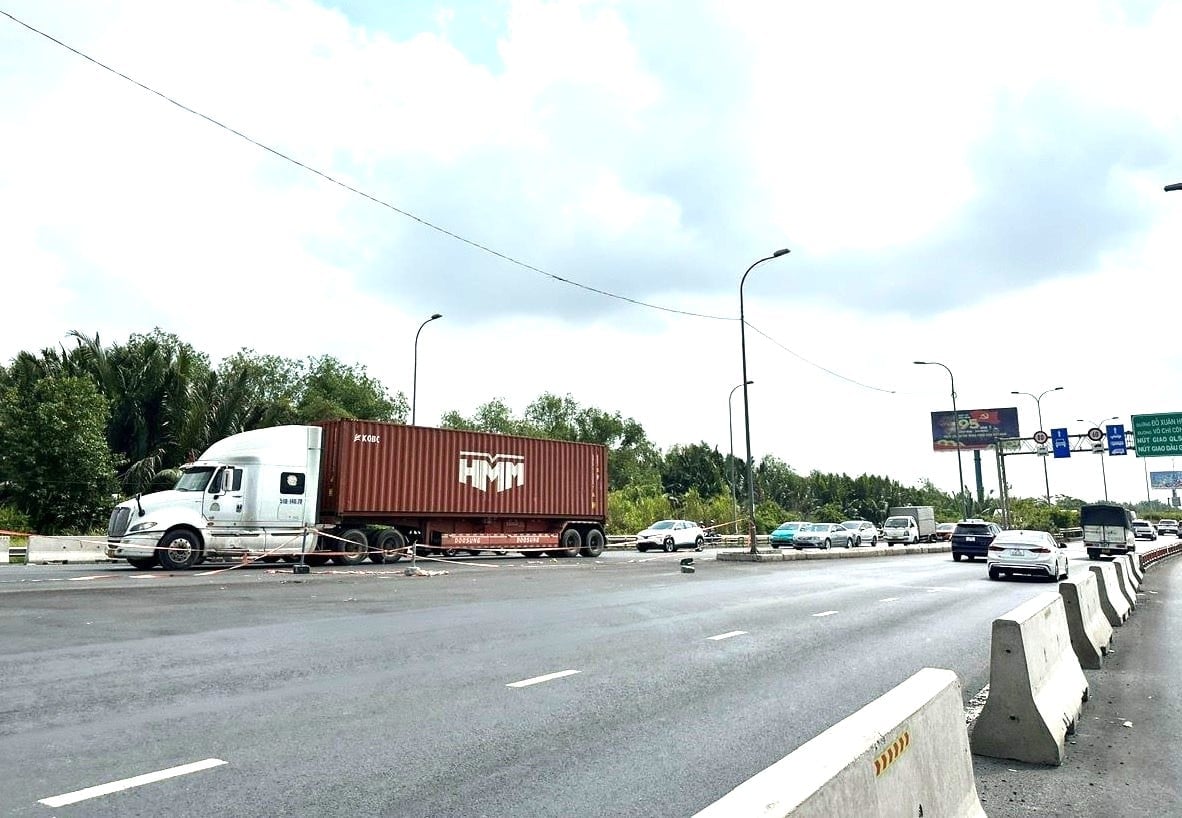 TP.HCM và Đồng Nai thành lập tổ công tác triển khai các dự án giao thông trọng điểm. Ảnh: Thục Vy. TP.HCM và Đồng Nai thành lập tổ công tác triển khai các dự án giao thông trọng điểm. Ảnh: Thục Vy.
