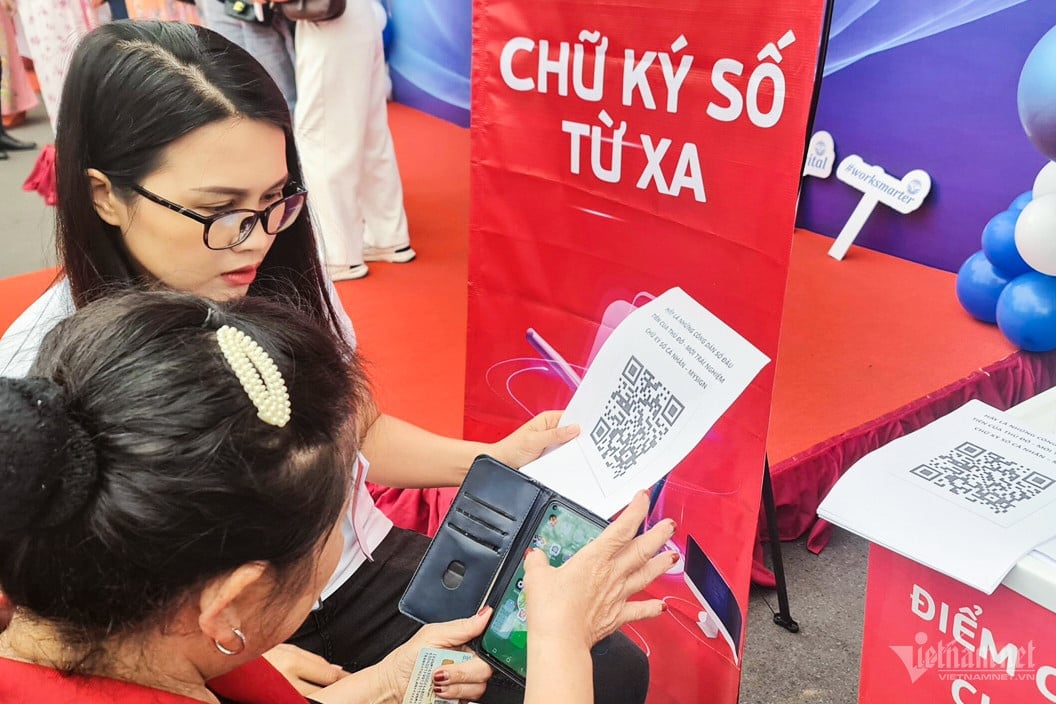 Trung tâm Chứng thực điện tử quốc gia (NEAC) sẽ đóng vai trò đầu mối hỗ trợ triển khai, ban hành tài liệu hướng dẫn kỹ thuật, thiết lập kênh trực tuyến giải đáp thắc mắc. Ảnh: Mai Hoàng.
