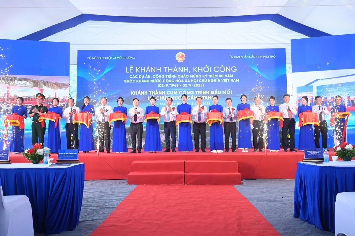 Lễ khánh thành cụm công trình đầu mối hồ chứa nước Cánh Tạng diễn ra tại Phú Thọ sáng 19/8. Ảnh: Tùng Đinh. Lễ khánh thành cụm công trình đầu mối hồ chứa nước Cánh Tạng diễn ra tại Phú Thọ sáng 19/8. Ảnh: Tùng Đinh.