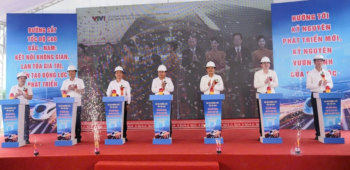 Ấn nút khởi công dự án khu tái định cư tại thôn Liên Vinh - phường Hà Huy Tập. Ảnh: Thanh Nga. Ấn nút khởi công dự án khu tái định cư tại thôn Liên Vinh - phường Hà Huy Tập. Ảnh: Thanh Nga.