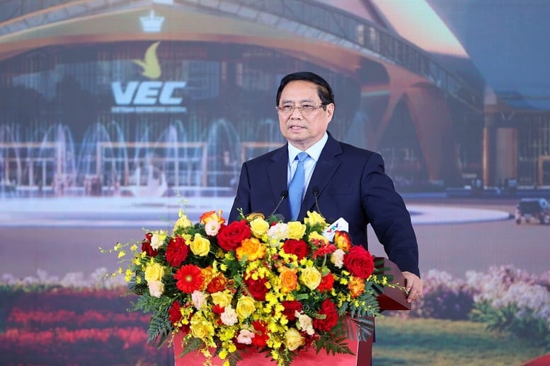 Theo Thủ tướng, các công trình thể hiện sự trưởng thành, lớn mạnh, tự tin, bản lĩnh, vươn lên, tự lực, tự cường, làm chủ công nghệ trong phát triển kết cấu hạ tầng kinh tế - xã hội của con người Việt Nam. Ảnh: VGP/Nhật Bắc. Theo Thủ tướng, các công trình thể hiện sự trưởng thành, lớn mạnh, tự tin, bản lĩnh, vươn lên, tự lực, tự cường, làm chủ công nghệ trong phát triển kết cấu hạ tầng kinh tế - xã hội của con người Việt Nam. Ảnh: VGP/Nhật Bắc.