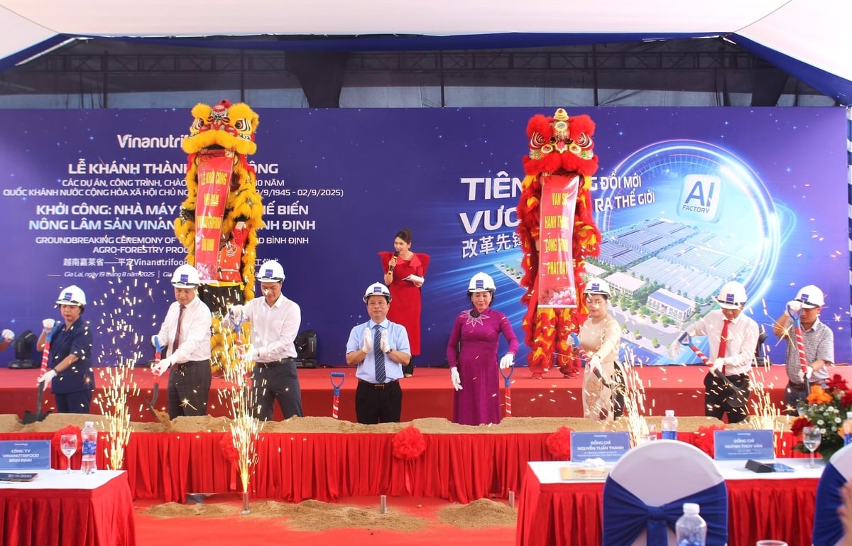 Thực hiện lễ động thổ khởi công xây dựng nhà máy Vinanutrifood Bình Định. Ảnh: Tuấn Anh, Thực hiện lễ động thổ khởi công xây dựng nhà máy Vinanutrifood Bình Định. Ảnh: Tuấn Anh,