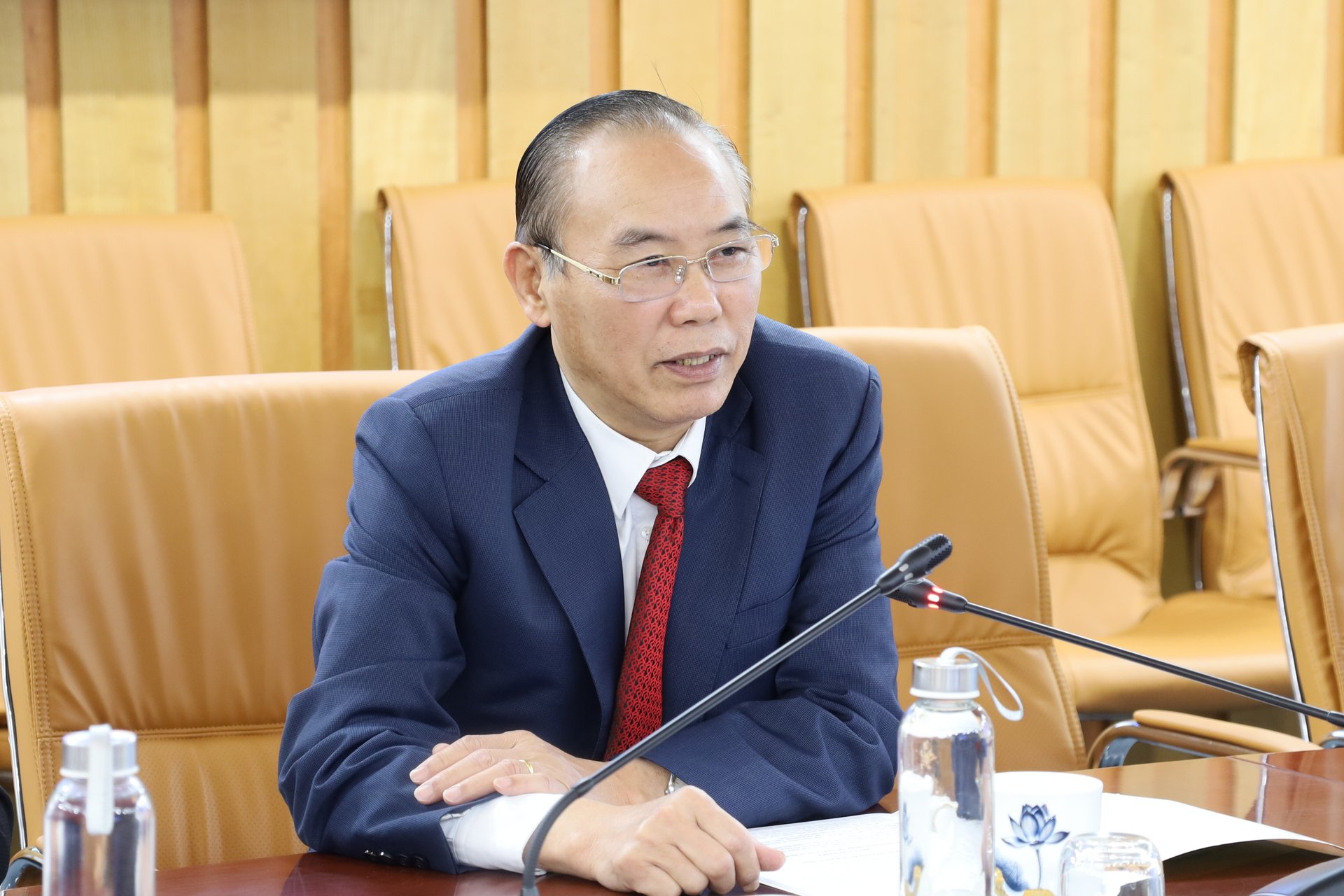 Thứ trưởng Phùng Đức Tiến bày tỏ mong muốn quan hệ hợp tác giữa hai nước sẽ ngày càng đi vào chiều sâu, thực chất và mang lại hiệu quả thiết thực. Ảnh: Phương Linh.